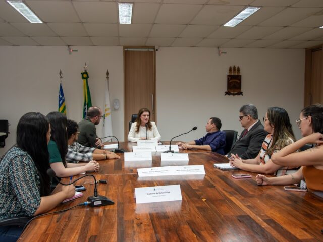 UFPI recebe SEID e representante do Novo Viver sem Limites para discutir ações conjuntas de inclusão das pessoas com deficiência